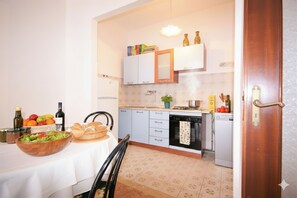 Apartment | Eigene Küche | Großer Kühlschrank, Ofen, Herdplatte, Geschirrspüler
