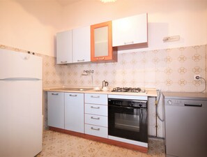 Appartamento | Cucina privata | Frigorifero con congelatore, forno, piano cottura, lavastoviglie