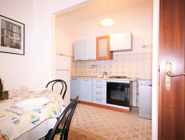 Appartamento | Cucina privata | Frigorifero con congelatore, forno, piano cottura, lavastoviglie