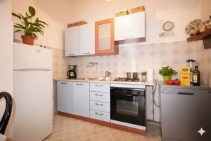 Appartamento | Cucina privata | Frigorifero con congelatore, forno, piano cottura, lavastoviglie