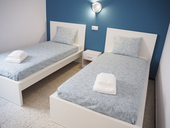 2 slaapkamers, een strijkplank/strijkijzer, gratis wifi, beddengoed