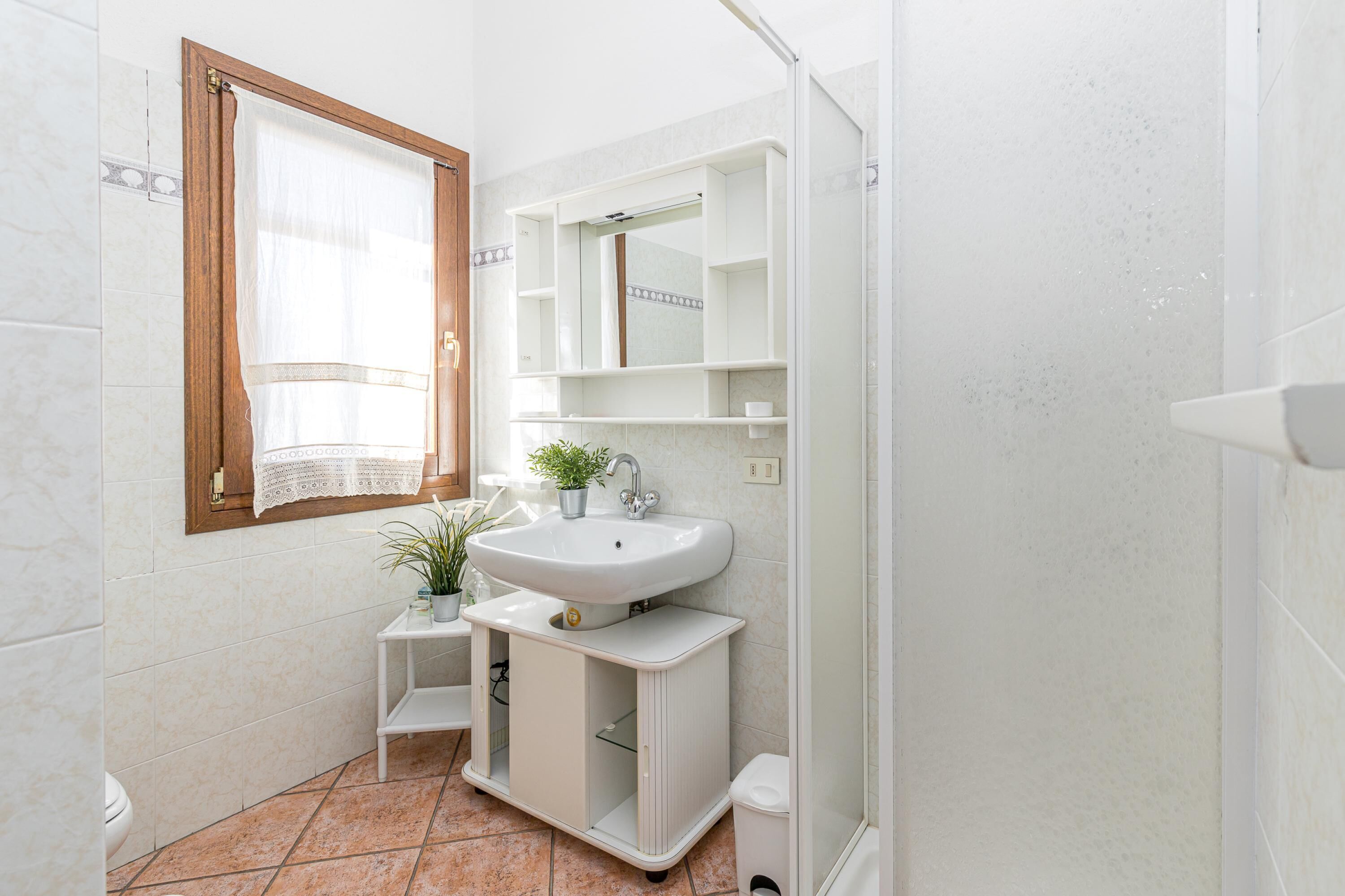 Shower, bidet, towels, soap