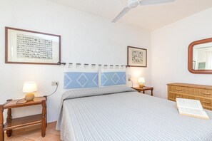 Departamento familiar, varias habitaciones, 2 baños, frente al mar (Piazzetta Villa Roxy 10m From) | 3 habitaciones, tabla de planchar con plancha y wifi gratis