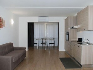 TV - Charming Gardenview App. 102 by Interhome (Bissone)