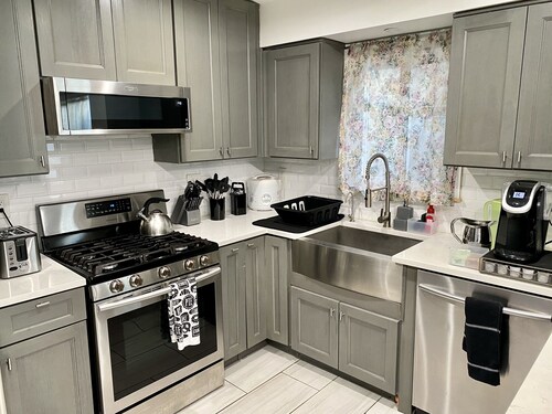 2 Bedroom & 5 Beds ★★FREE Driveway Parking★★ near NYC, EWR, Cruise Port