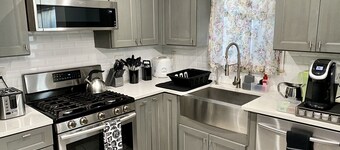 2 Bedroom & 5 Beds ★★FREE Driveway Parking★★ near NYC, EWR, Cruise Port