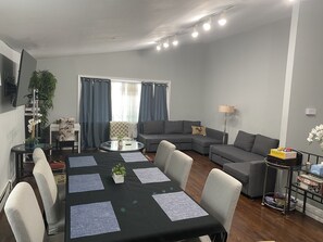 Interior - FIFA World Cup Sleeps 10 near MetLife and New York ★★FREE Driveway Parking★★ (Jersey City)