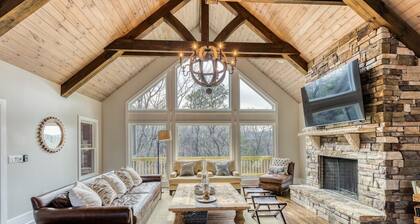 Upscale Big Canoe w/ Mountain View & hot tub. close to Wildcat amenities