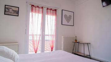 Chambre Classique Double ou avec lits jumeaux | Wi-Fi gratuit, draps fournis