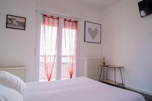 Habitación clásica con 1 cama matrimonial o 2 individuales | Wifi gratis y ropa de cama 