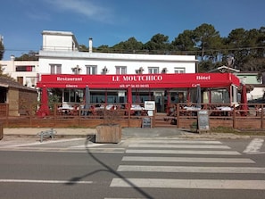 Vista frontal de la propiedad