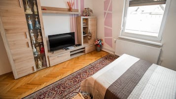 2 bilik tidur, katil bayi/kot (surcaj)