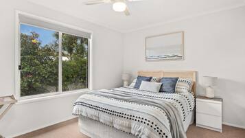 3 bedrooms, iron/ironing board, travel cot, Internet