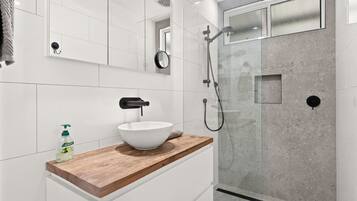 Een douche, een haardroger