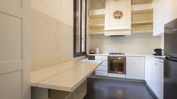 Refrigerador, placa de cocina, lavavajillas, molino de café