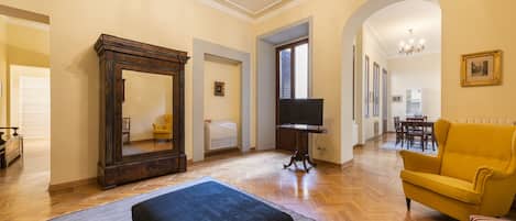 Deluxe Apartment | Living area | 40-inch flat-screen TV with digital channels, TV