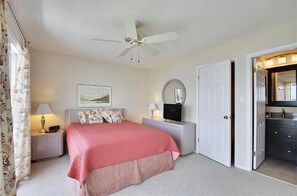 3 bedrooms, iron/ironing board, WiFi, bed sheets - 3 bedroom luxury  townhouse with free WiFi and gorgeous views of the bay, located right in the bay downtown and just three blocks to the beach! (Ocean City)
