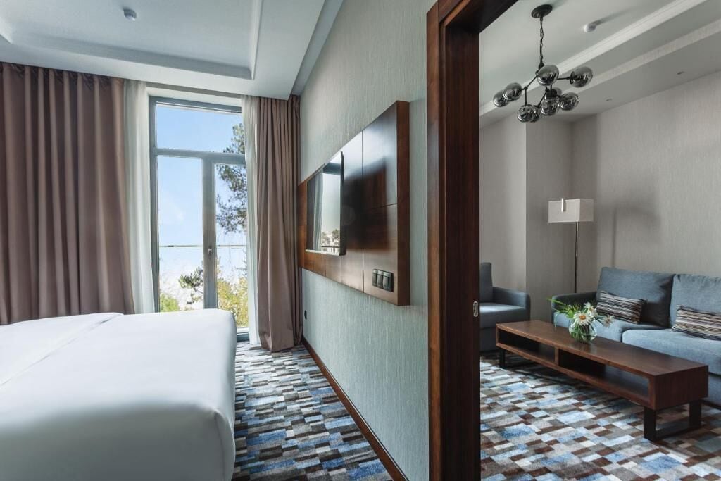 エグゼクティブ スイート | ミニバー、セーフティボックス (室内)、デスク、ノートパソコン用作業スペース