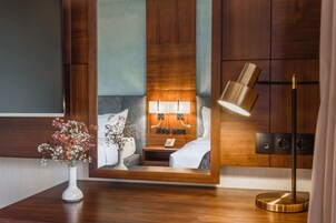 Standard Twin Room | 1 bedroom, minibar, in-room safe, desk