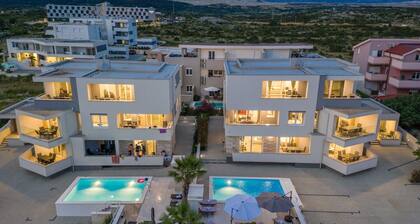 Apartments & Rooms Danivan Pool Villas B