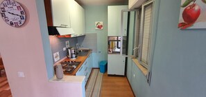 Fridge, stovetop, coffee/tea maker, electric kettle - View of the gulf of castellammare mountains and beach (Alcamo Marina)