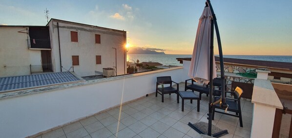 Terrace/patio - View of the gulf of castellammare mountains and beach (Alcamo Marina)