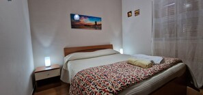 3 bedrooms, desk, WiFi - View of the gulf of castellammare mountains and beach (Alcamo Marina)