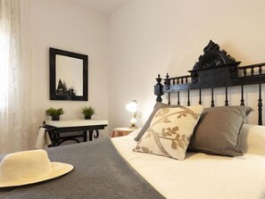 6 dormitorios, tabla de planchar con plancha, Internet gratis