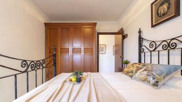 6 dormitorios, tabla de planchar con plancha, Internet gratis