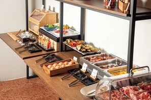Desayuno buffet todos los días (con cargo)