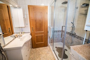 Apartment (Two Bedroom Apartment 2) | Bathroom