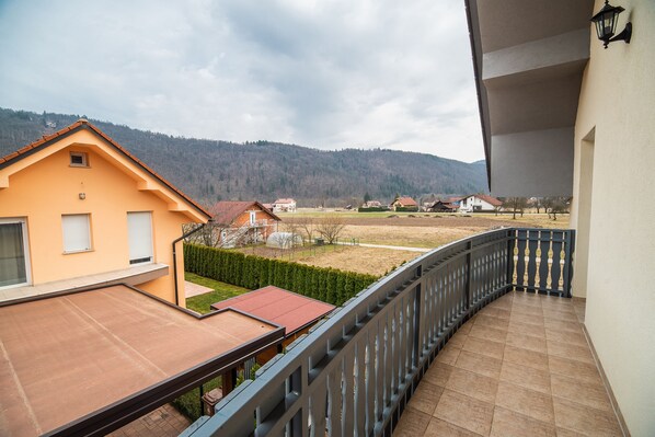 Apartment (Three Bedroom Apartment 3) | Balcony