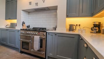Casa de campo | Cozinha privada | Geladeira, micro-ondas, lava-louças, chaleira elétrica