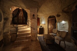 Habitación superior | Zona de estar | Smart TV de 30 pulgadas con canales por satélite, una televisión