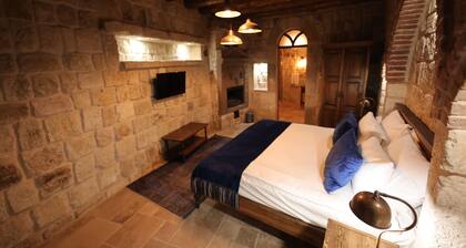 ĂrgĂŒp Cave Suites