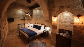 Standard Room | Premium bedding, minibar, in-room safe, individually decorated