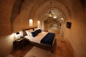 Premium bedding, minibar, in-room safe, individually decorated - Ürgüp Cave Suites (Ürgüp)