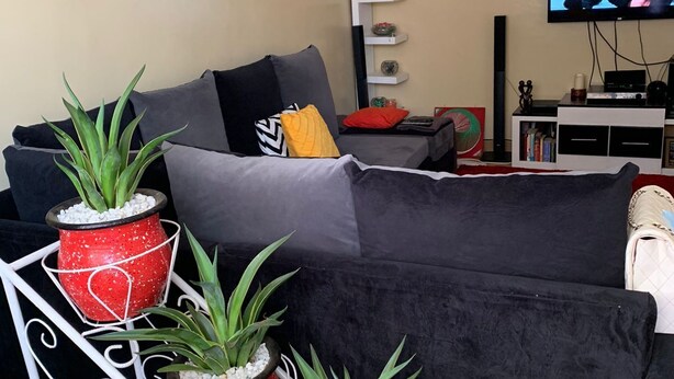 Appartement Affaires | Coin séjour | TV connectée de 20 pouces avec chaînes numériques, télévision