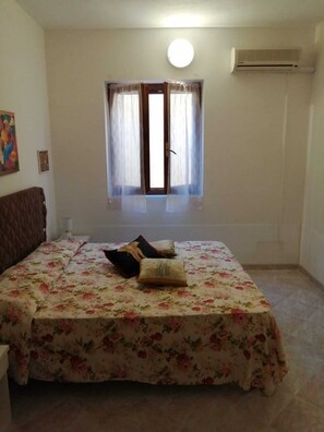 2 chambres, fer et planche à repasser, lit parapluie, Wi-Fi gratuit