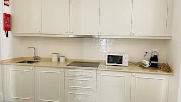 Departamento estándar, 2 habitaciones | Cocina privada | Frigobar y microondas