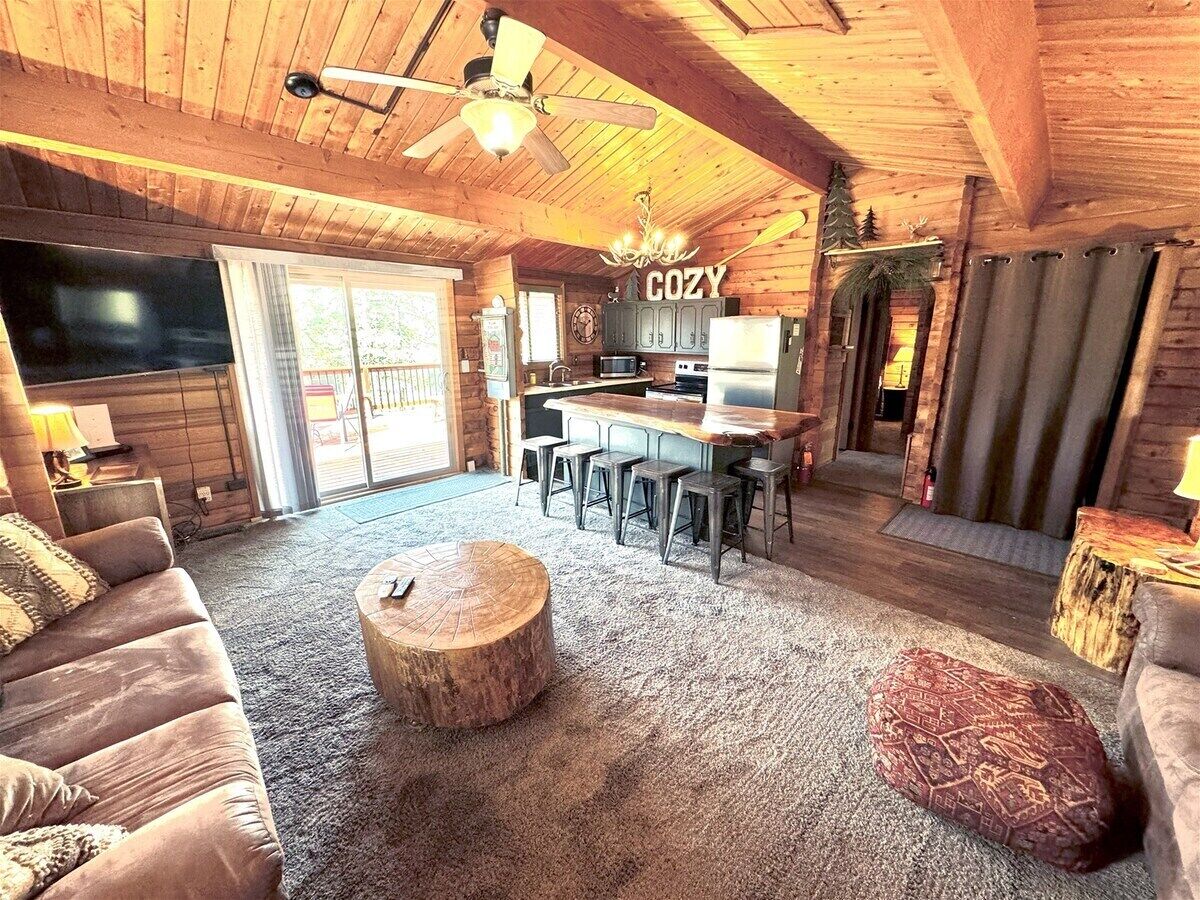 Smart TV y chimenea 