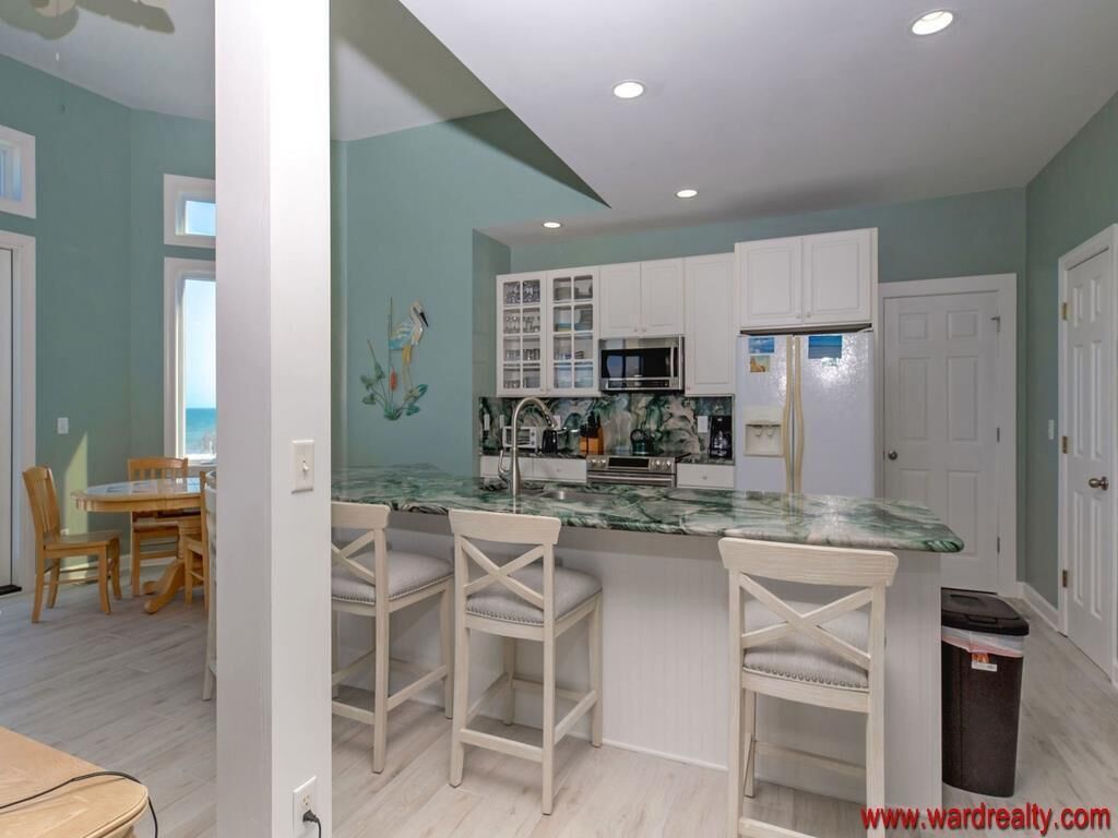 @ The Beach - OCEANFRONT with Amazing Views!  Community Pool!