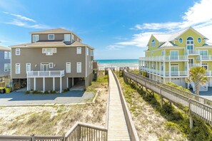 Exterior - @ THE PEACH offers an escape to an oceanfront/oceanside (North Topsail Beach)