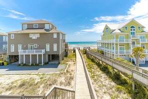 Exterior - @ the Peach  - oceanfront/oceanside home (North Topsail Beach)