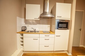 City-Apartment | Eigene Küche | Kühlschrank, Mikrowelle, Kochgeschirr/Geschirr/Besteck, Esstisch