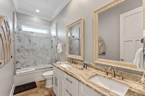 Casa, varias camas (Destination Vacation* (Fr) - 4BR 3.5B) | Baño