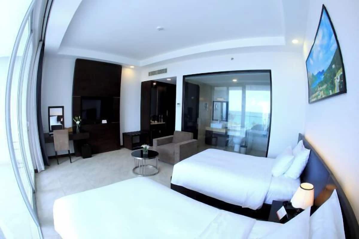 Premium bedding, minibar, in-room safe, desk