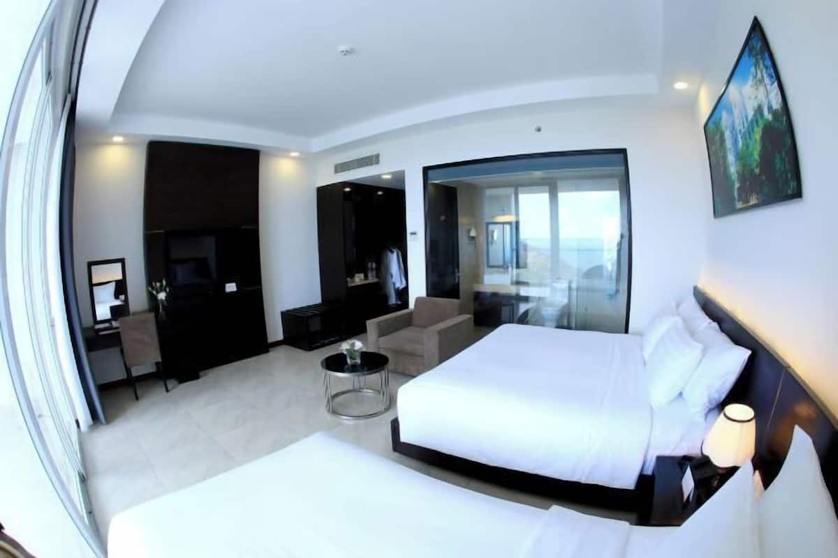 Premium bedding, minibar, in-room safe, desk