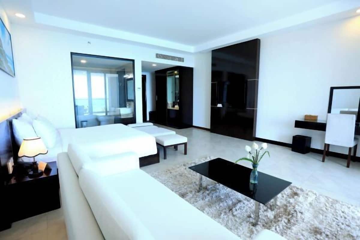 Premium bedding, minibar, in-room safe, desk