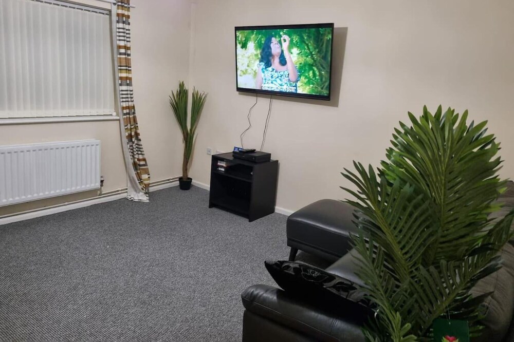 Nice Residential Within Easy Reach To Town